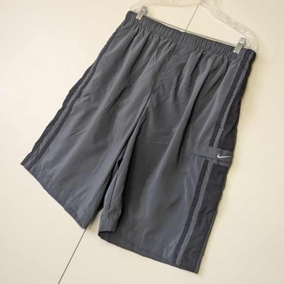 Nike Men's Board Shorts Size XL Gray Black - Picture 2 of 5